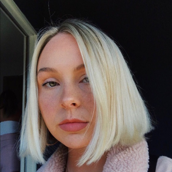 Meet your Posher, Misti - Picture 2 of 8